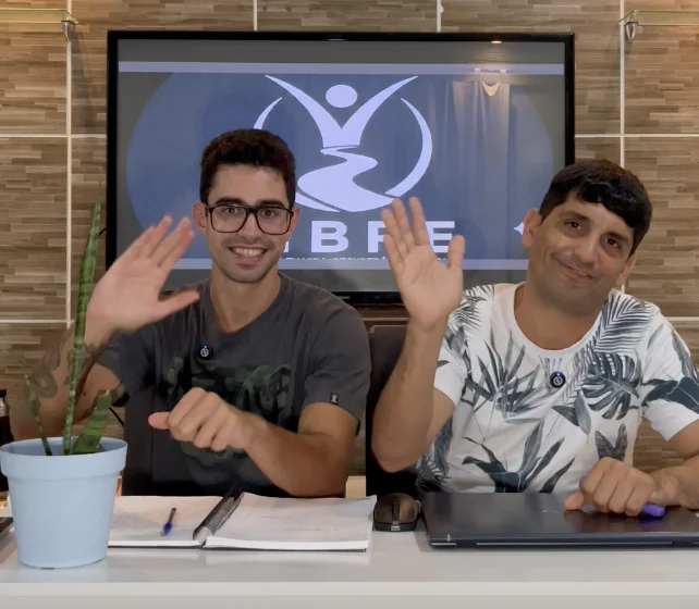 Facundo y Juan en el estudio de LIBRE™